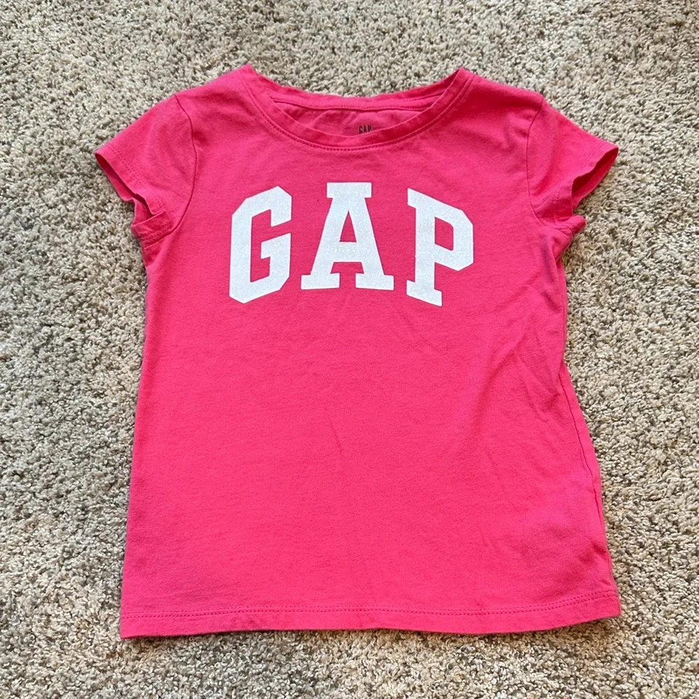 GAP girls size small Bright Pink Short Sleeve Tee with sparkly letters